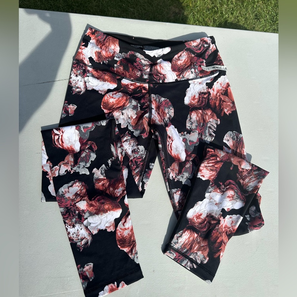NWT Victoria’s Secret work out leggings